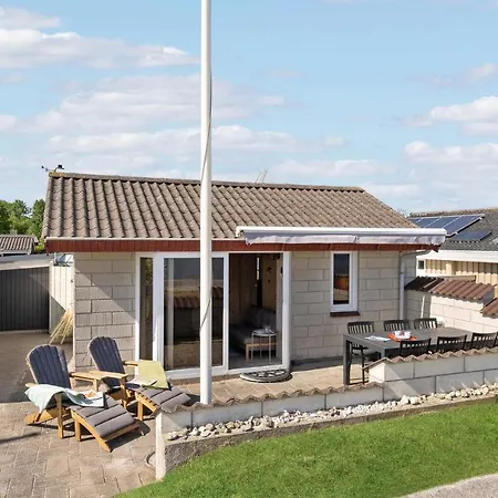 2 Bedroom Cozy In Сasa de vacaciones Otterup